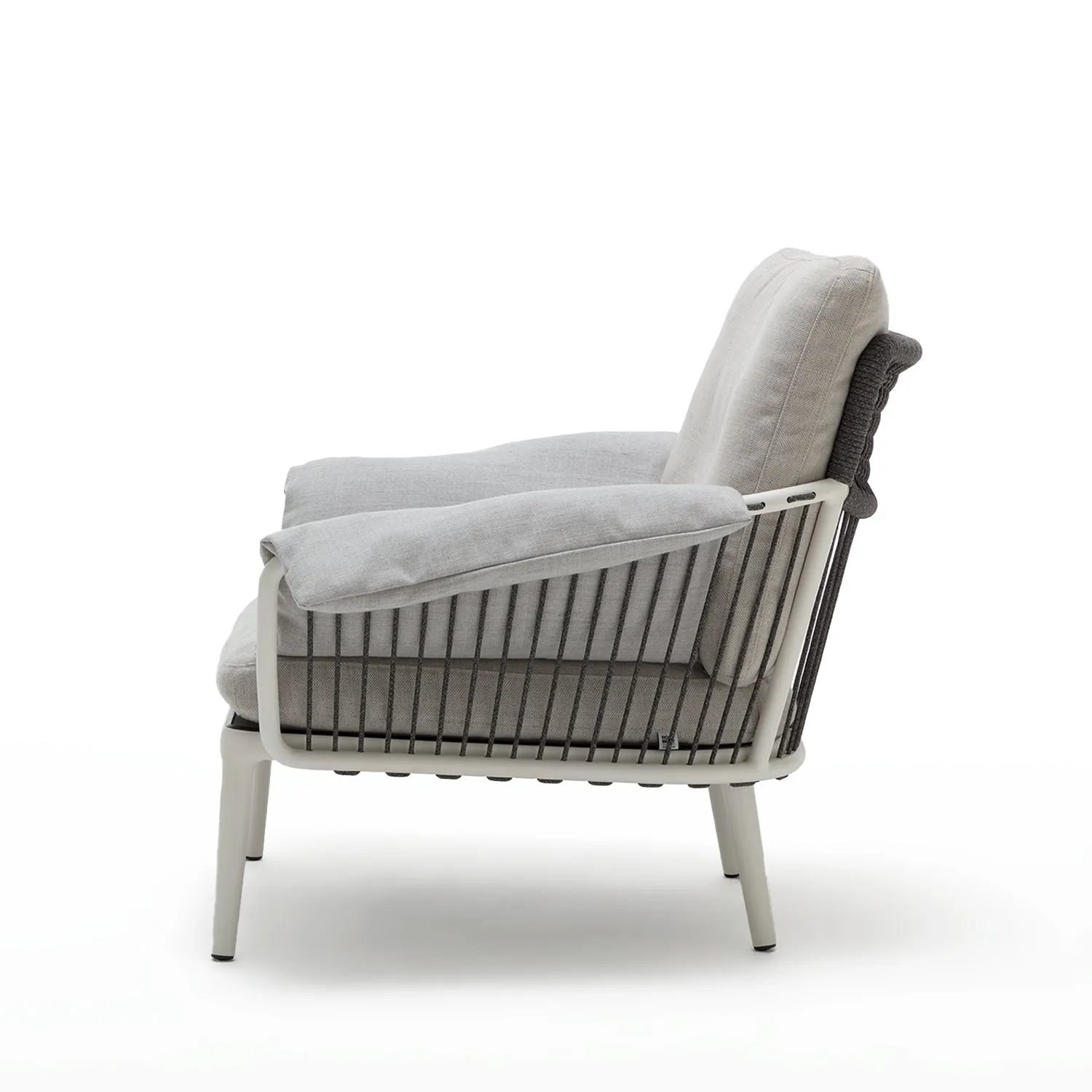 rolf benz | yoko 271 outdoor armchair | bianco