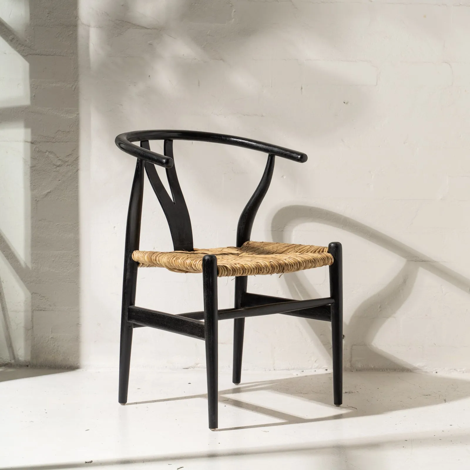 TEAK SARIN WISHBONE CHAIR, BLACK