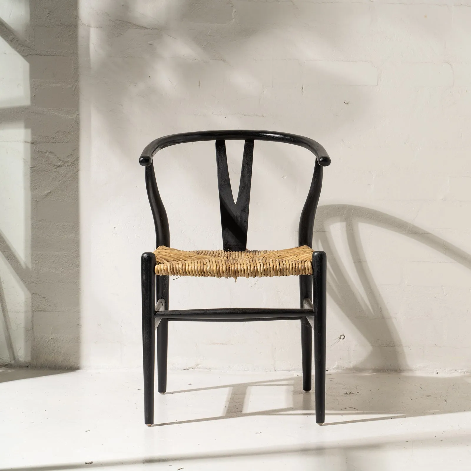 TEAK SARIN WISHBONE CHAIR, BLACK